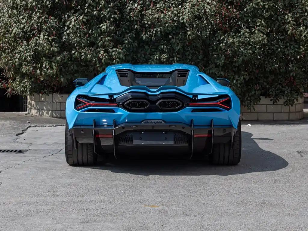 LAMBORGHINI REVUELTO