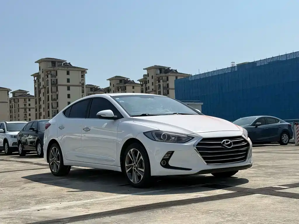 Hyundai Elantra — миниатюра 3