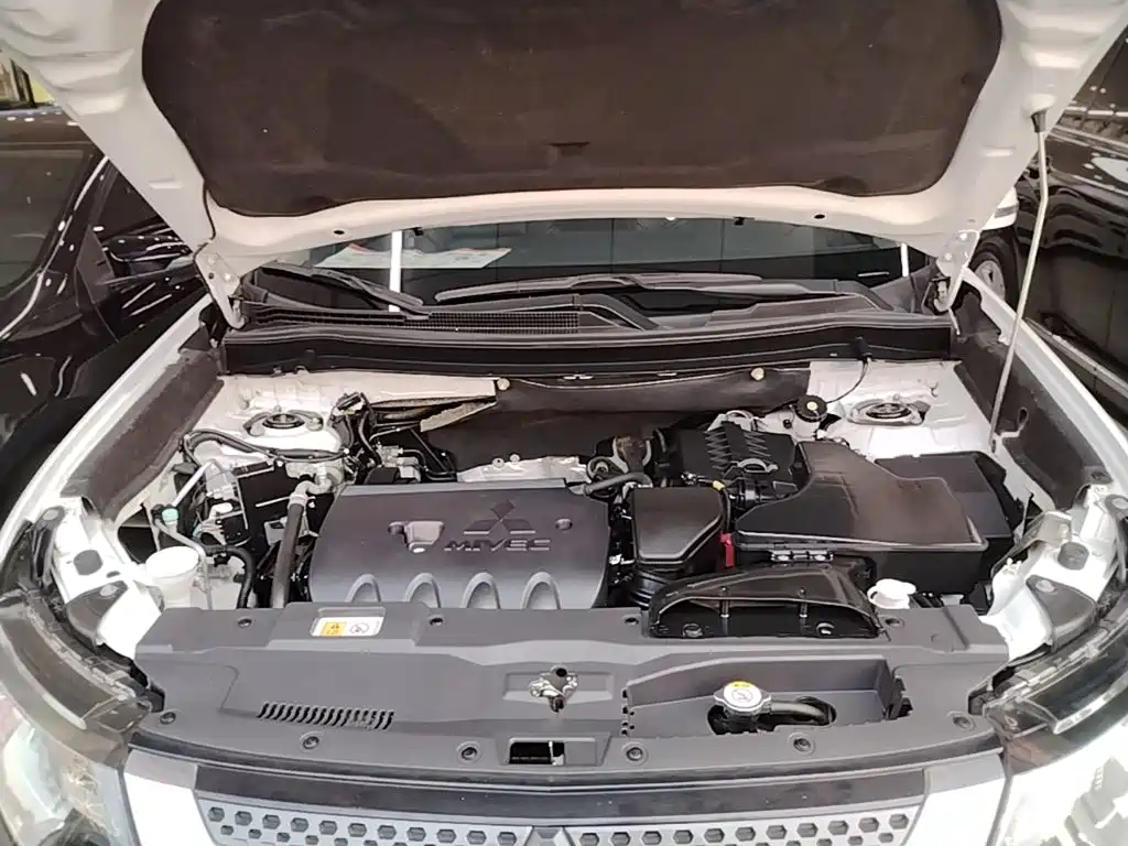 Mitsubishi Outlander — миниатюра 20