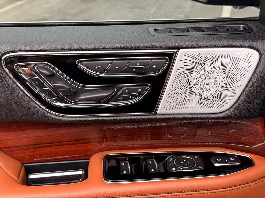 Lincoln Navigator — миниатюра 14