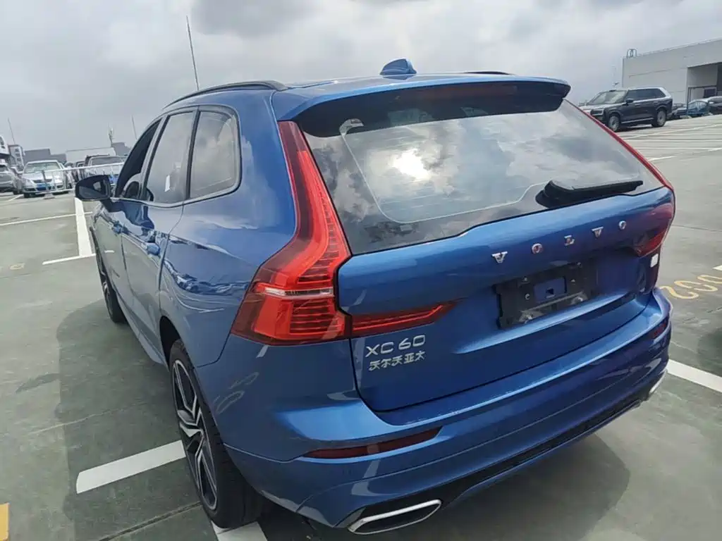 Volvo XC60 PHEV — миниатюра 5