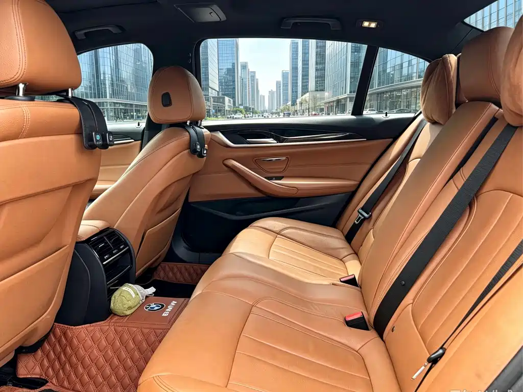BMW 5 Series — миниатюра 6