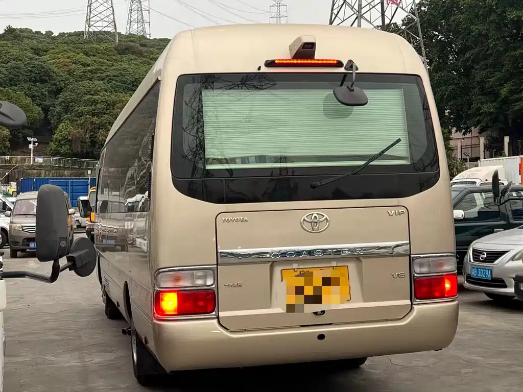 Toyota Coaster — миниатюра 17