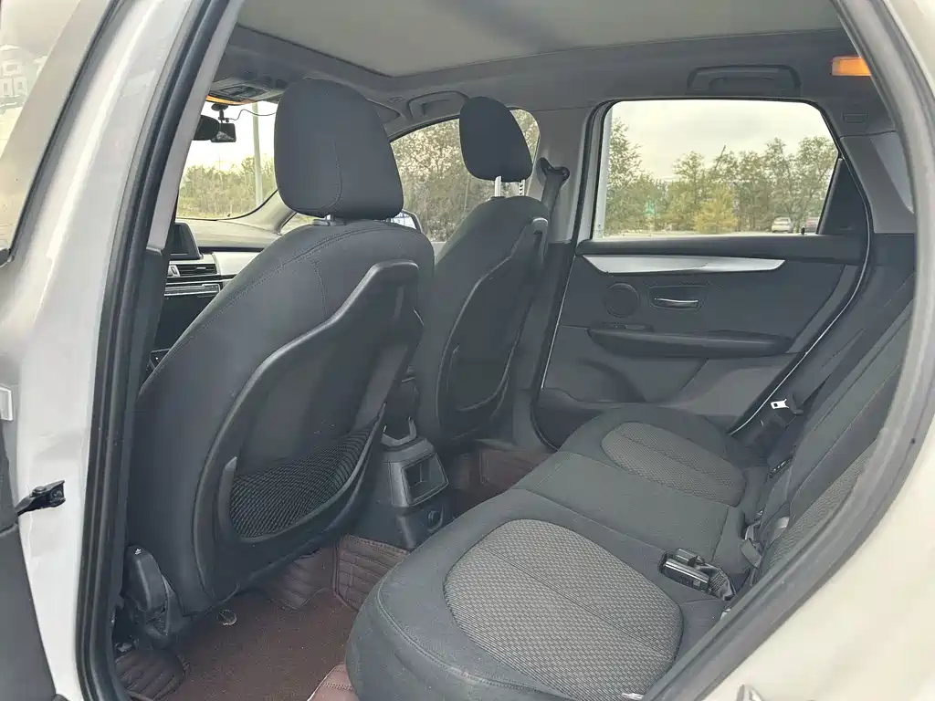 BMW 2 Series Active Tourer — миниатюра 6