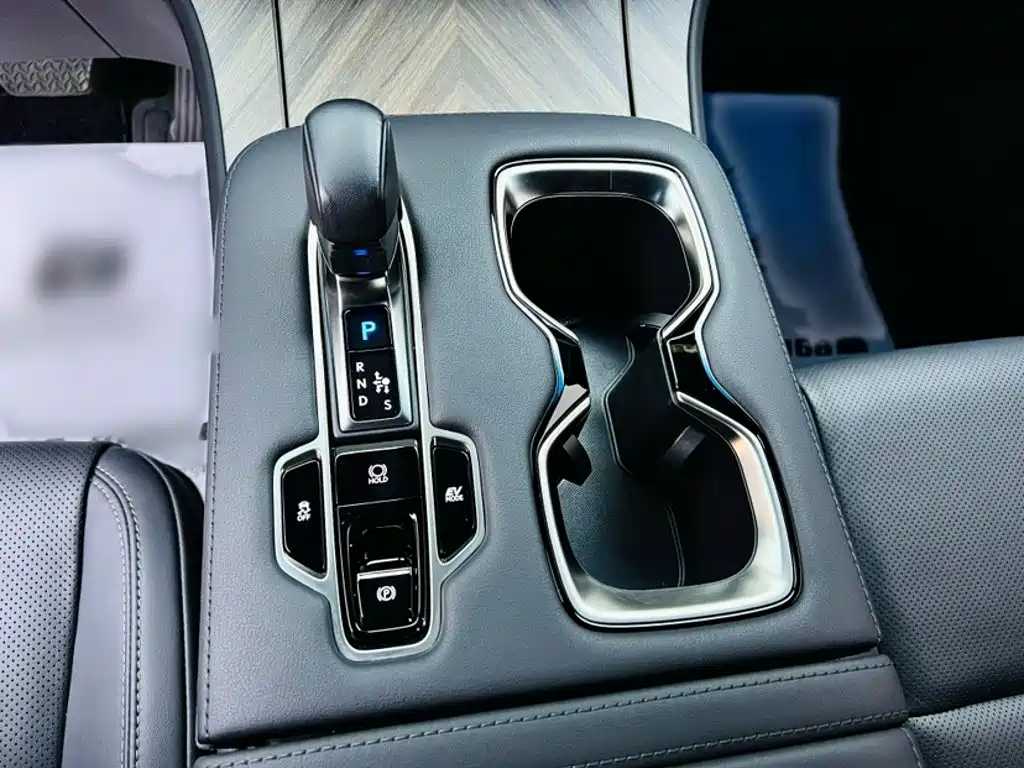 Lexus LM — миниатюра 22