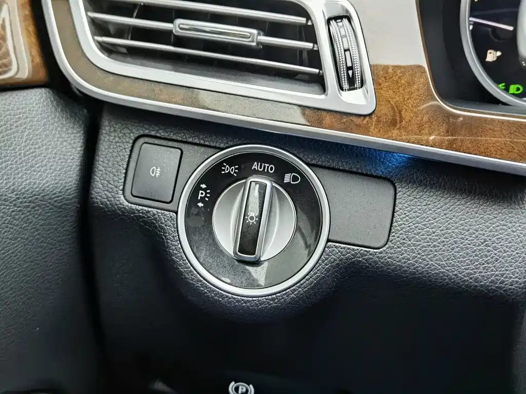 Mercedes-Benz E-Class — миниатюра 21