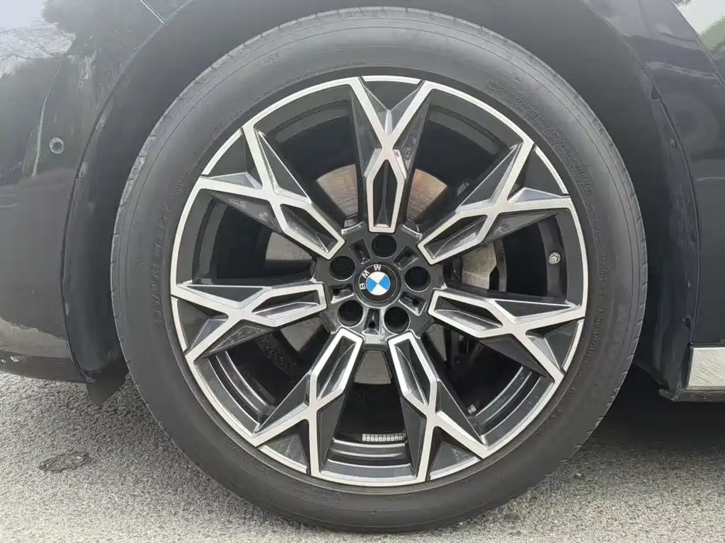BMW 7 Series — миниатюра 10