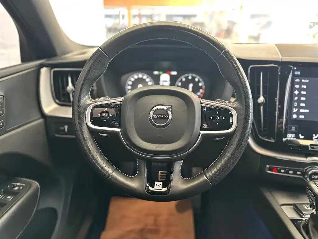 Volvo XC60 — миниатюра 6