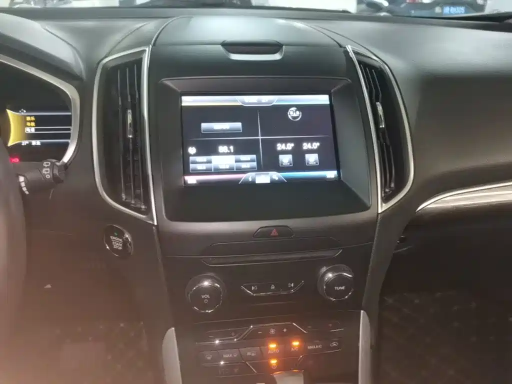 Ford Edge — миниатюра 13