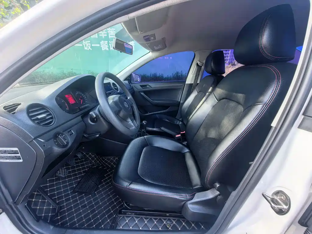 Volkswagen Jetta — миниатюра 5