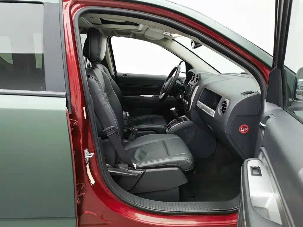Jeep Compass (Import) — миниатюра 23