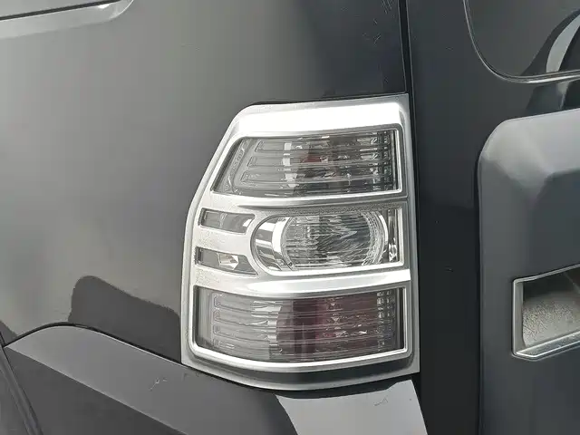 Mitsubishi Pajero (Import) — миниатюра 16