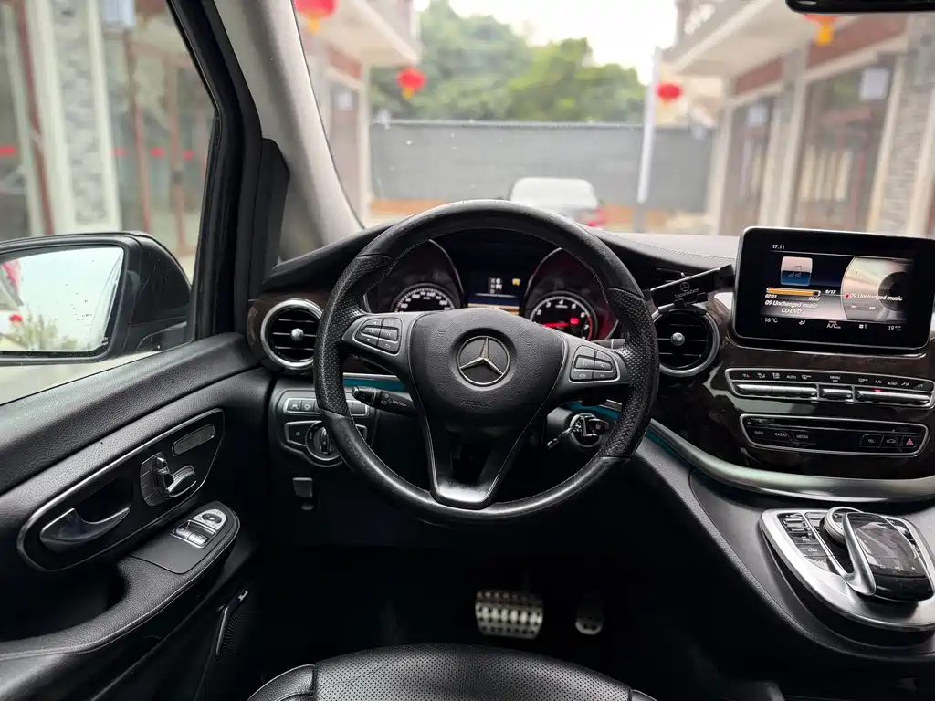 MERCEDES-BENZ V CLASS