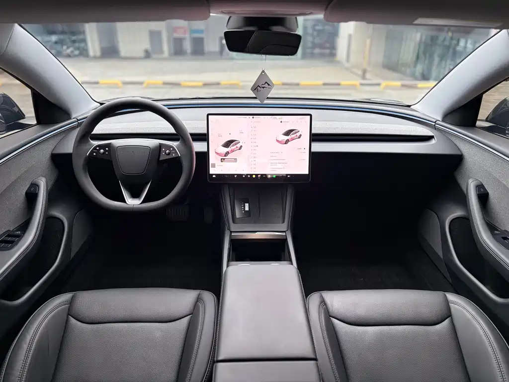 Tesla Model 3 — миниатюра 10