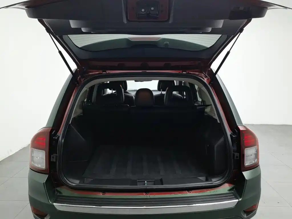 Jeep Compass (Import) — миниатюра 16