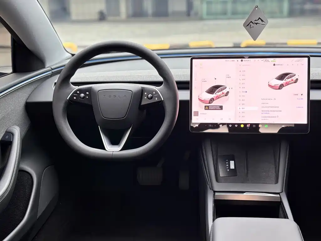 Tesla Model 3 — миниатюра 6
