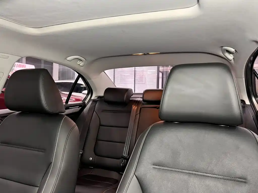 Volkswagen Sagitar — миниатюра 12