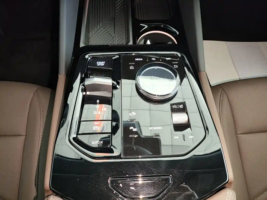 BMW i5 — миниатюра 14