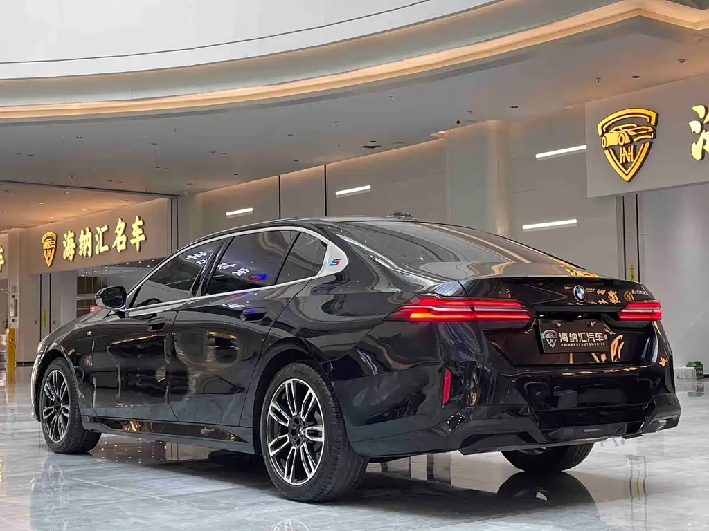 BMW 5 Series — миниатюра 4
