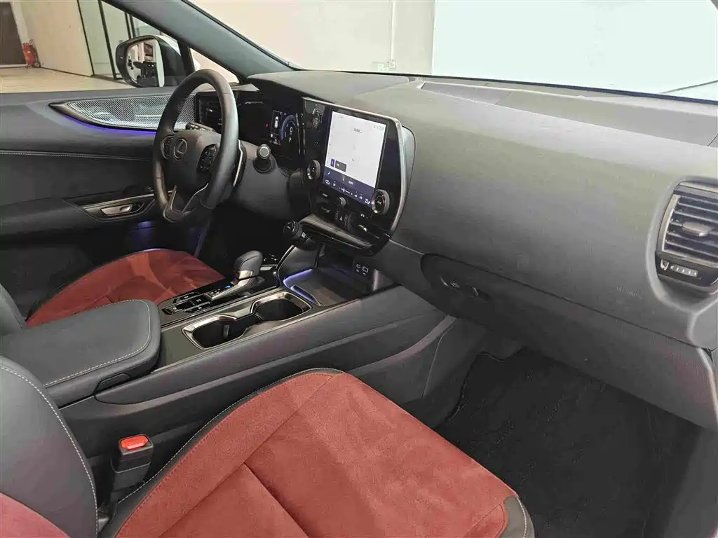 Lexus NX — миниатюра 15