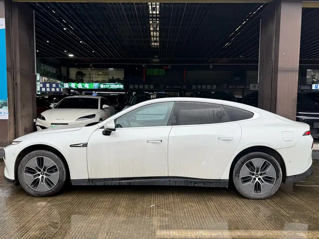XPeng P7 — миниатюра 3