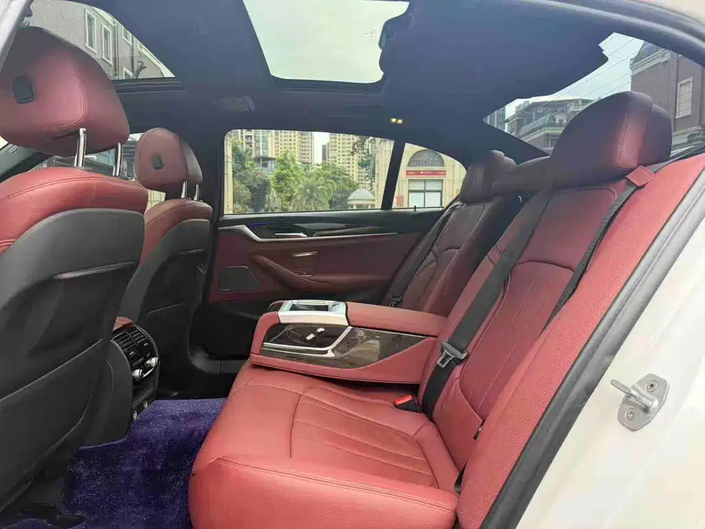 BMW 5 Series — миниатюра 11