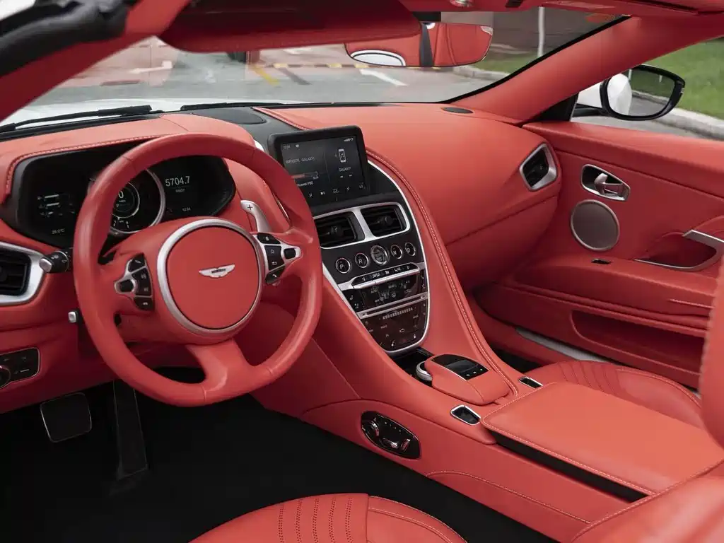 Aston Martin DB11 — миниатюра 6