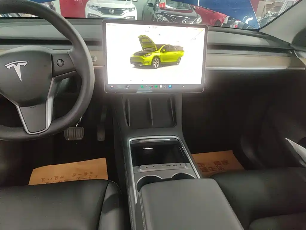 Tesla Model Y — миниатюра 13