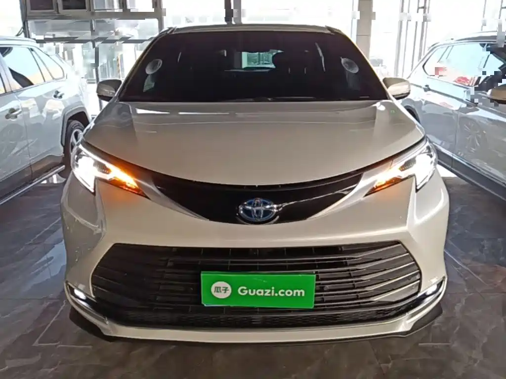 Toyota Sienna — миниатюра 3