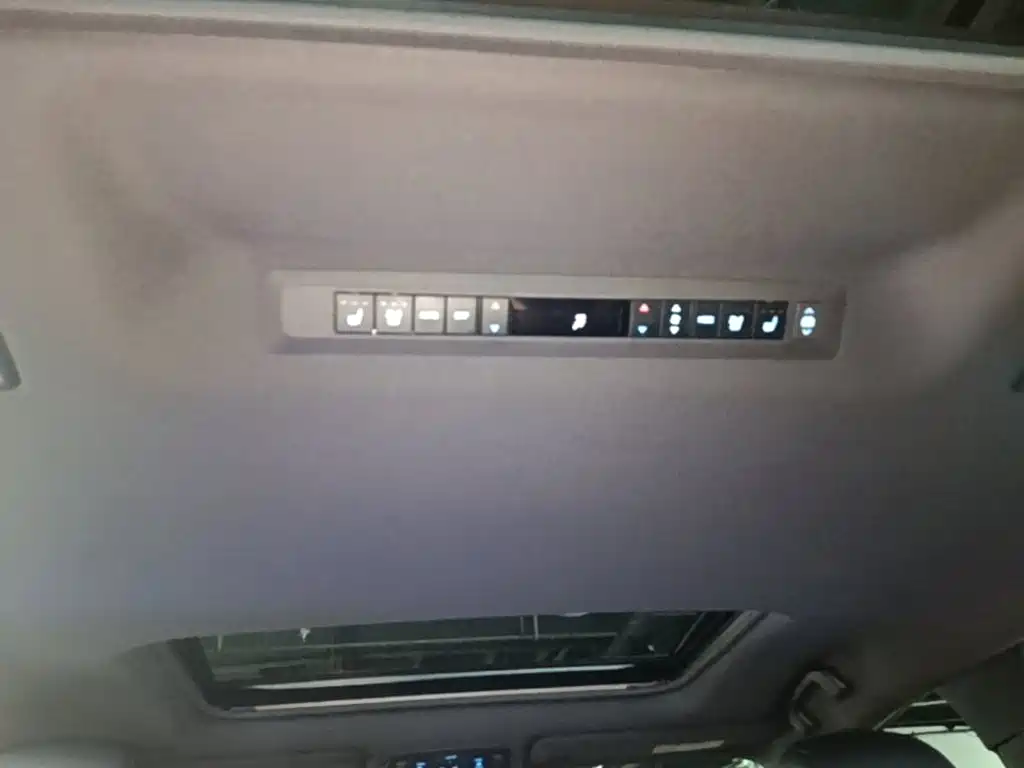Toyota Sienna — миниатюра 18