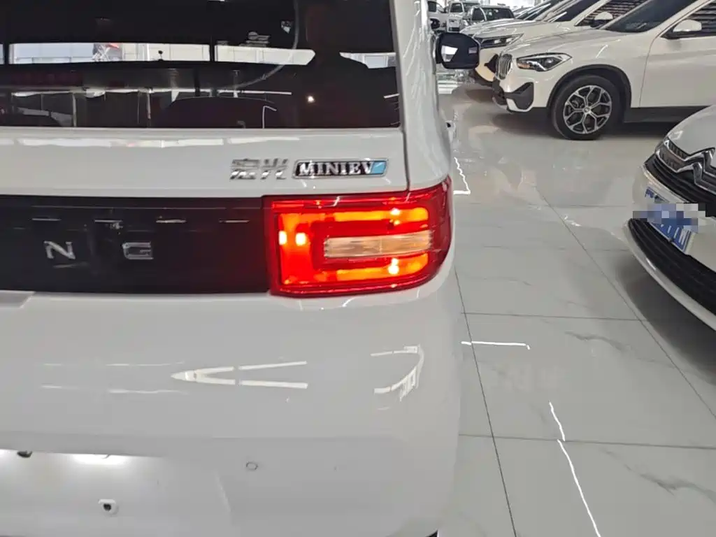 Wuling MINIEV — миниатюра 8