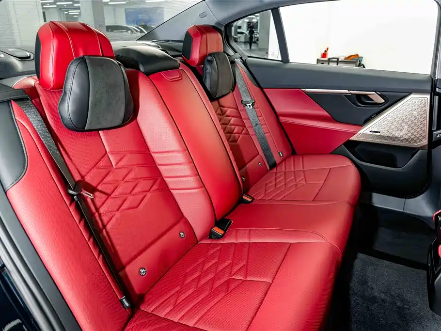 BMW 5 Series — миниатюра 24