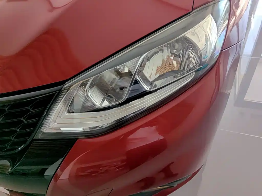 Nissan Tiida — миниатюра 24