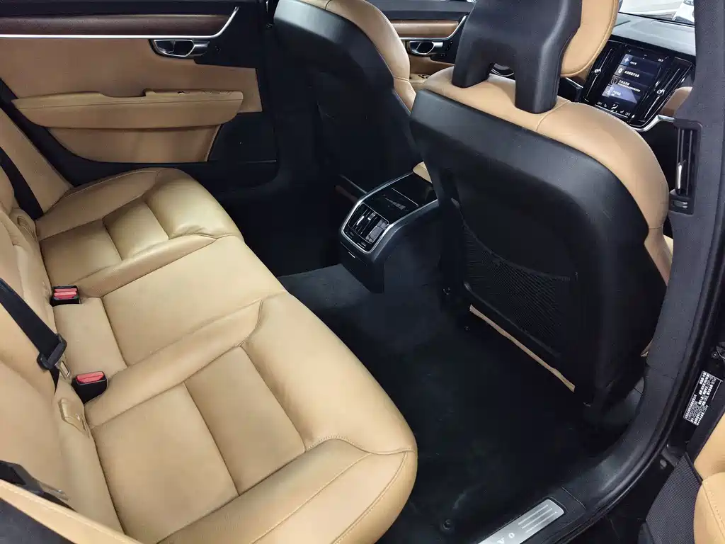 Volvo S90 — миниатюра 15
