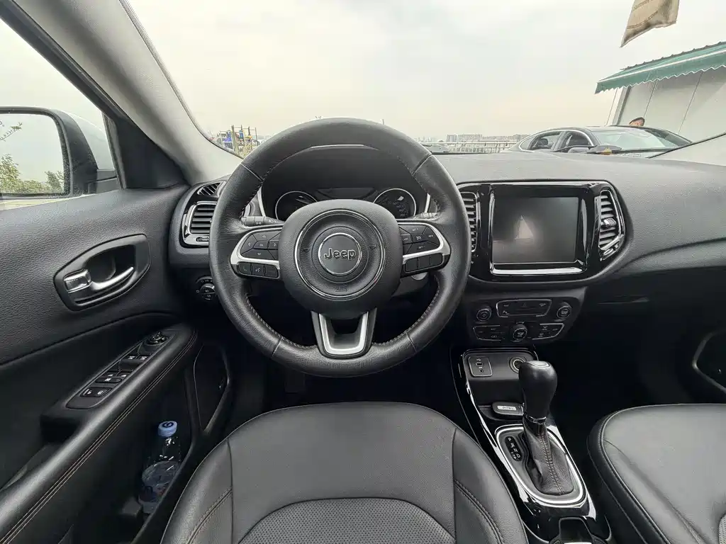 Jeep Compass — миниатюра 4