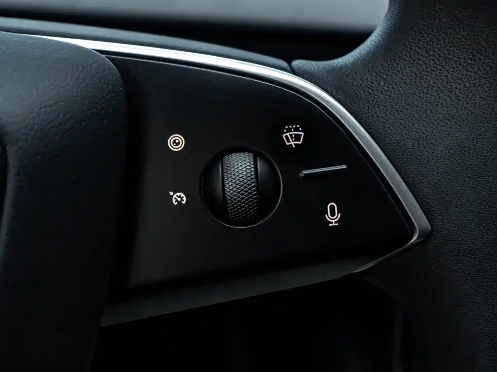 Tesla Model 3 — миниатюра 18