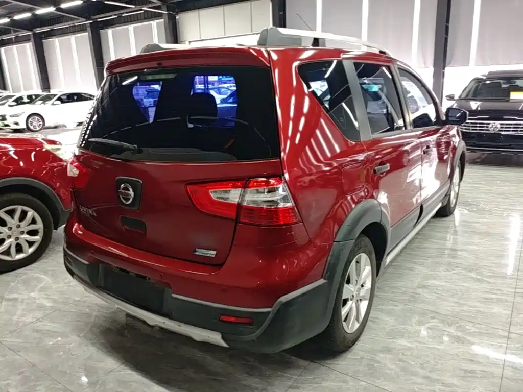 Nissan Livina — миниатюра 7