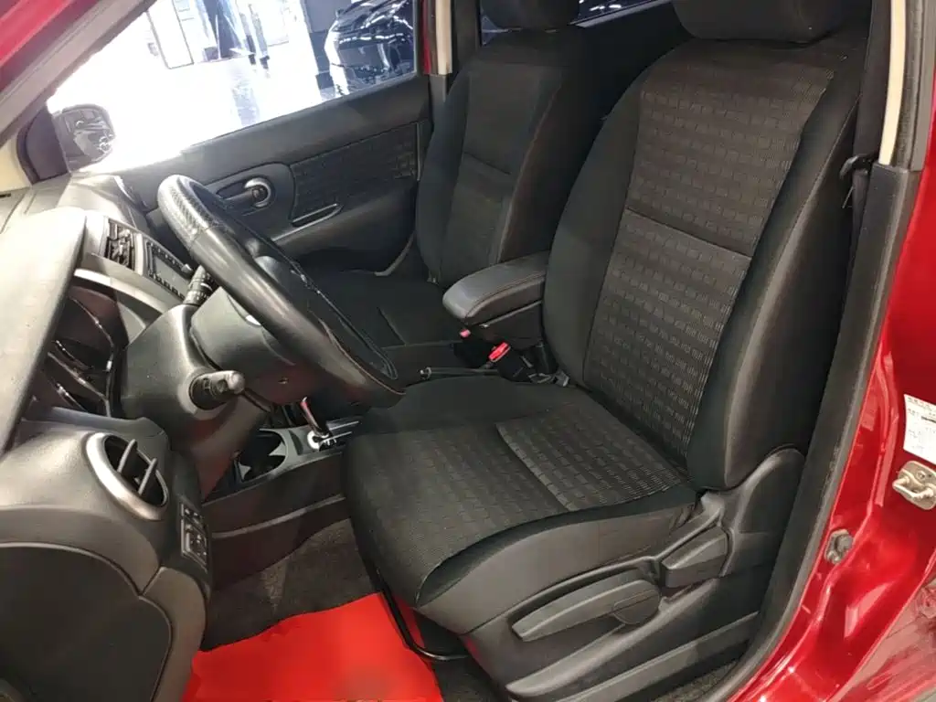 Nissan Livina — миниатюра 15