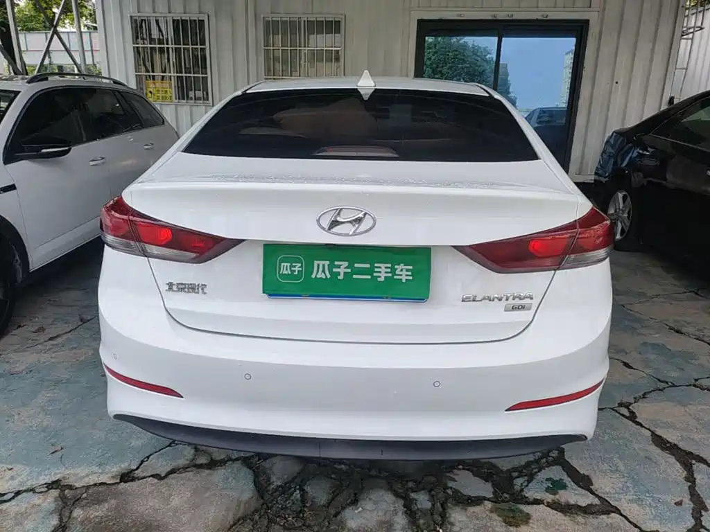 Hyundai Elantra — миниатюра 6