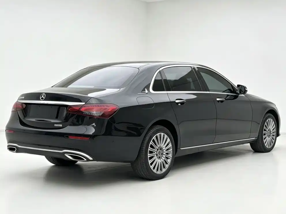 Mercedes-Benz E-Class — миниатюра 7