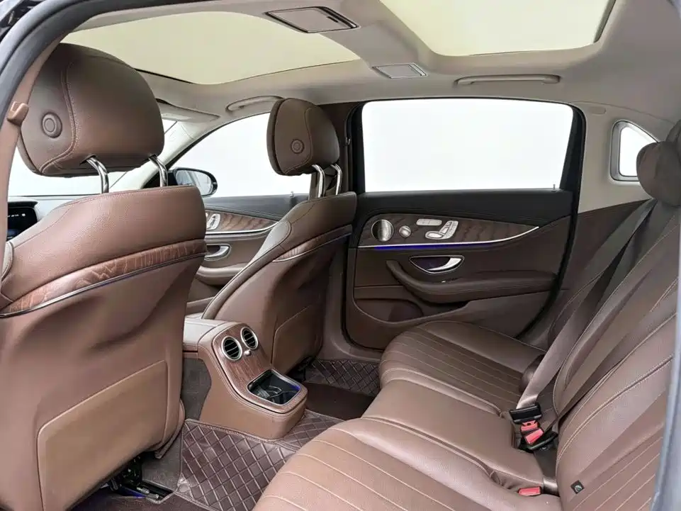 Mercedes-Benz E-Class — миниатюра 6