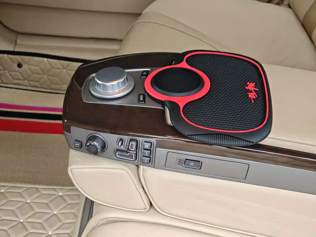 BMW 7 Series — миниатюра 16