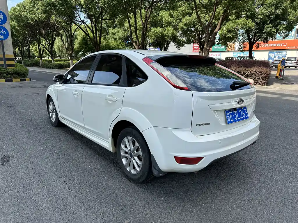 Ford Focus 2011 1.8L AT Fashion