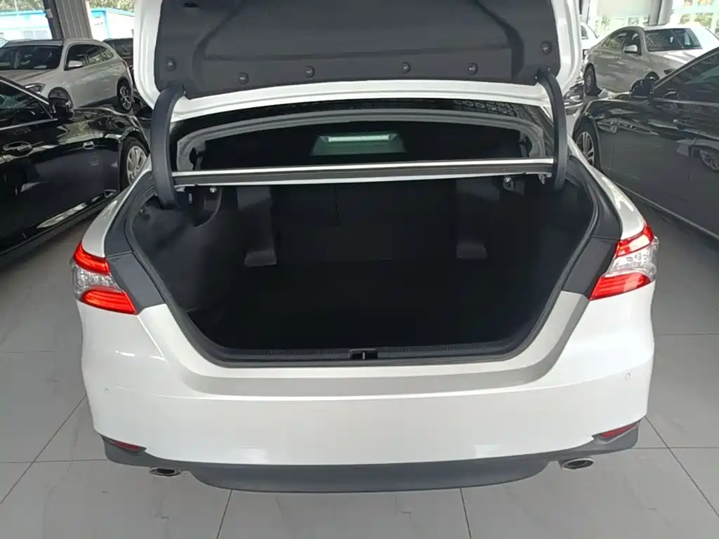 Toyota Camry — миниатюра 19