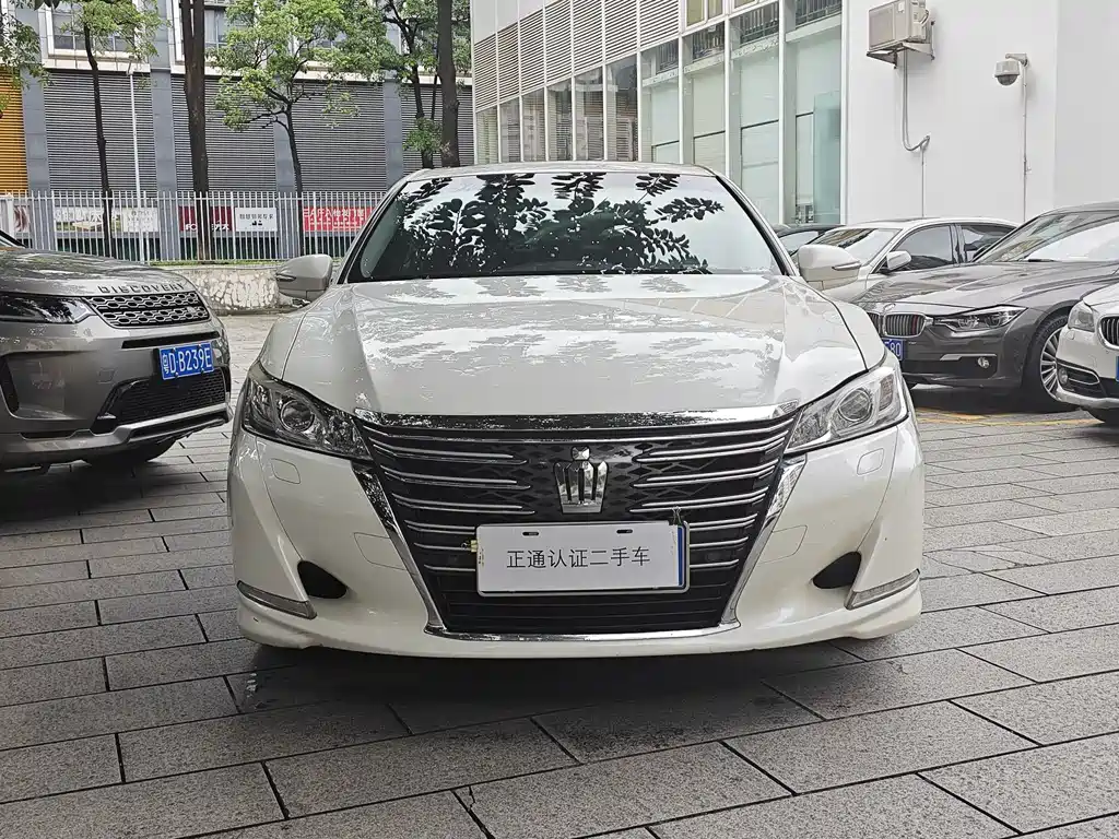Toyota Crown — миниатюра 2