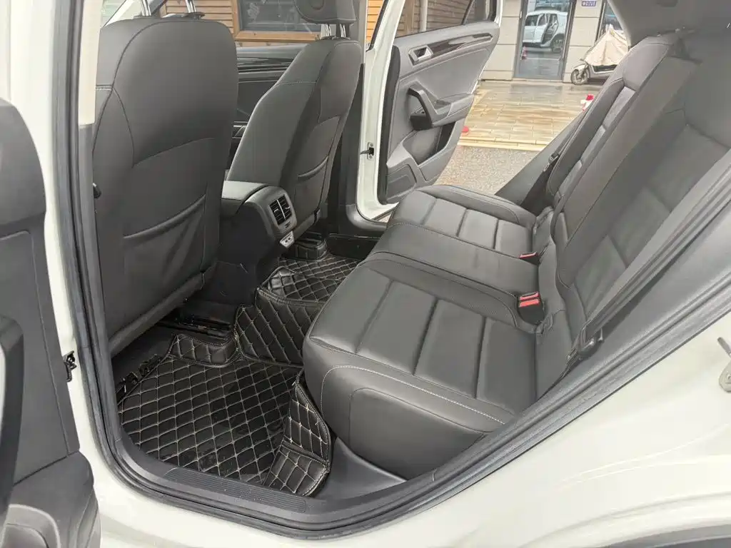 Volkswagen T-Roc — миниатюра 7