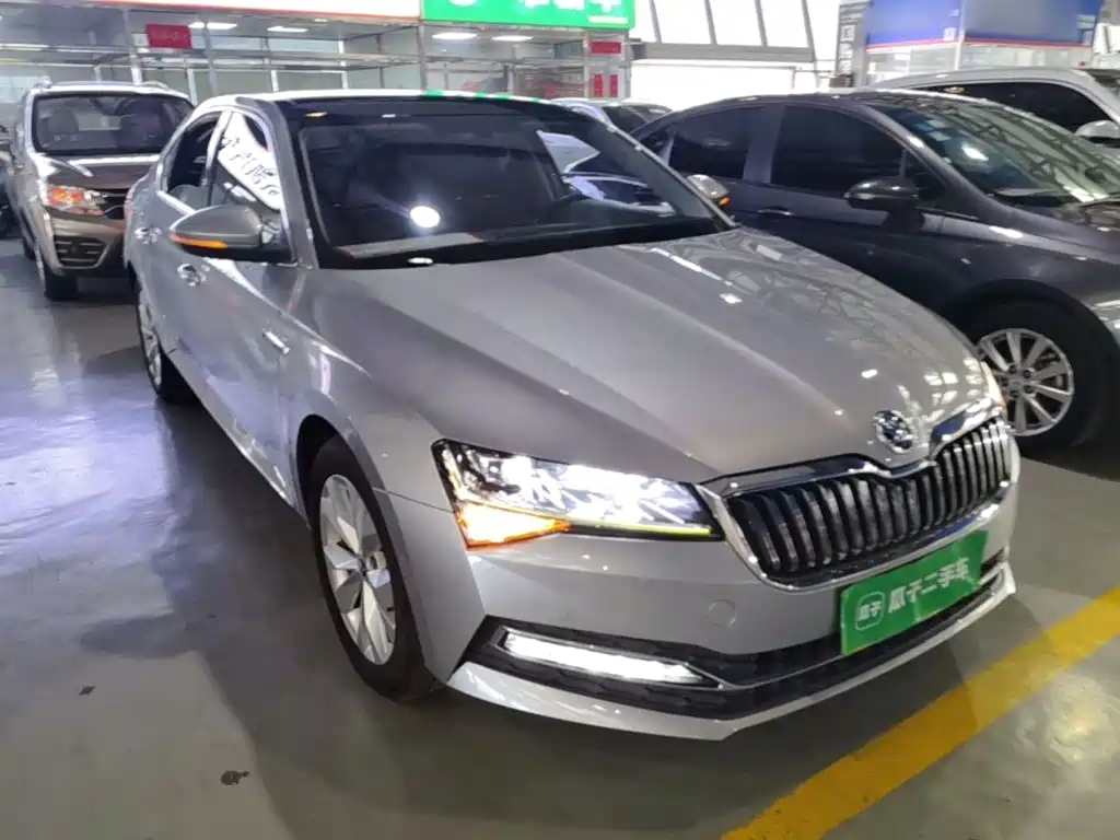 Skoda Superb — миниатюра 4