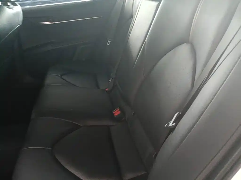 Toyota Camry — миниатюра 17