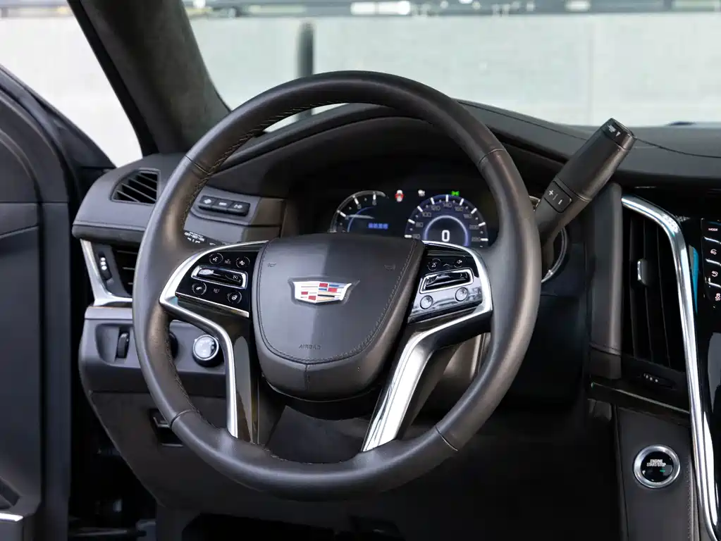 Cadillac Escalade — миниатюра 12