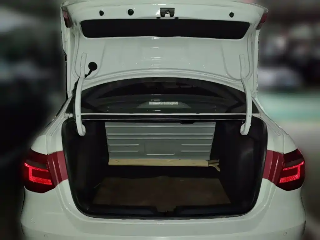 Volkswagen Jetta — миниатюра 10